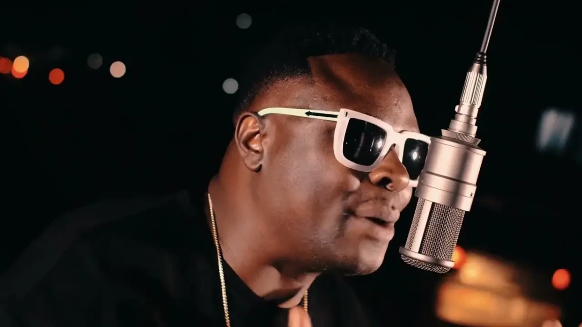 Alpha Romeo ft. Chewe – Update 2 (Official Visualizer)